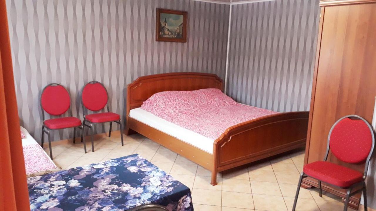 Ow Wilk - Pokoje I Domki Z Aneksami Kuchennymi, Parking, Plac Zabaw Леба Екстериор снимка